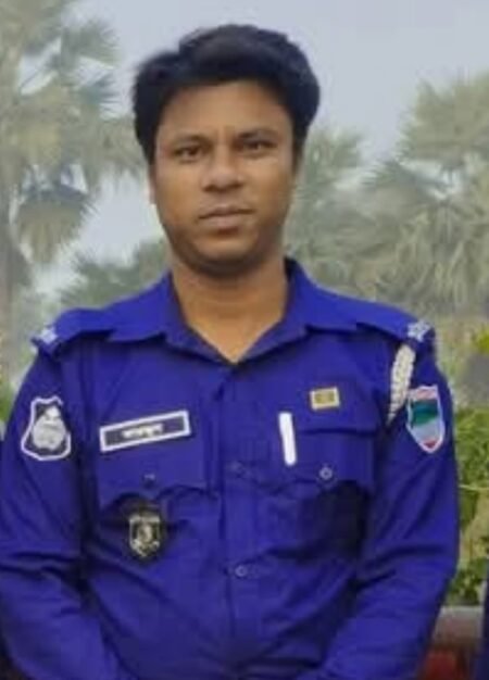কুষ্টিয়ায় জুলাই বিপ্লব নিয়ে ফেসবুকে কটূক্তি করায় পুলিশ সদস্য ক্লোজড।