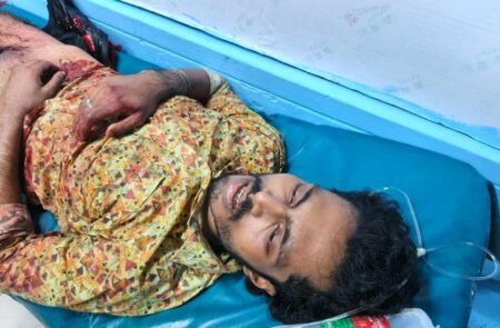 খুলনায় জেলা পরিষদের সামনে গুলি, আহত অনিক দাস