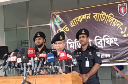 নারায়ণগঞ্জে শুটার মাসুদ ও মুন্সিগঞ্জে শীর্ষ নৌ-ডাকাত আক্তার র্যাবের হাতে আটক