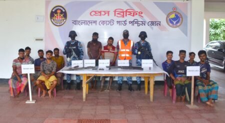 সুন্দরবনে রাঙ্গা বাহিনীর ২ সদস্য আটক, ৯ জেলে উদ্ধার