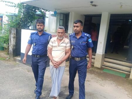 বোয়ালখালী বাজারে মানসিক ভারসাম্যহীন যুবকের হাতে পাহাড়ি শিক্ষার্থী স্পর্শ – অভিযুক্তকারী আটক