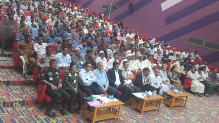 নিরাপদ সড়ক নিশ্চিত করতে নারায়ণগঞ্জে চালক-শ্রমিকদের প্রশিক্ষণ ও অনুদান বিতরণ