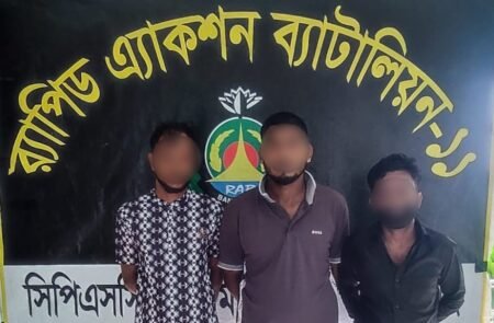 সিদ্ধিরগঞ্জে বিশেষ অভিযানে দুই বিদেশি অস্ত্রসহ গ্রেফতার তিন