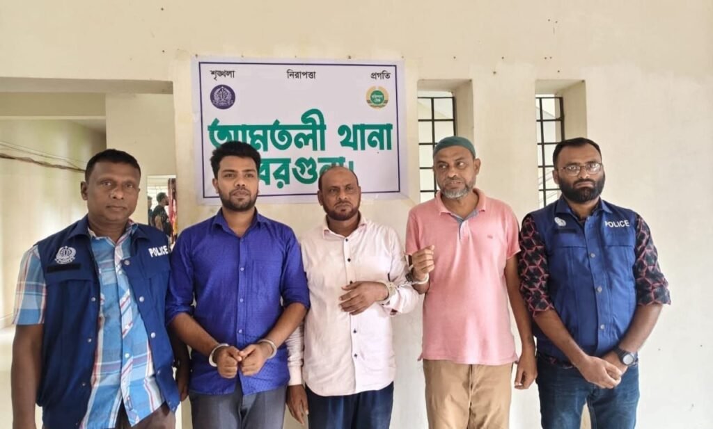 আমতলীতে বিস্ফোরক আইনে আওয়ামী লীগের তিন নেতা গ্রেপ্তার।