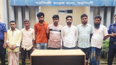নরসিংদীতে চাঁদাবাজির সময় পুলিশের ওপর হামলা, গ্রেপ্তার ৭