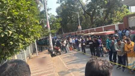 আদালত চত্বরে প্রকাশ্যে দুজনকে কুপিয়ে-গুলি করে হত্যা