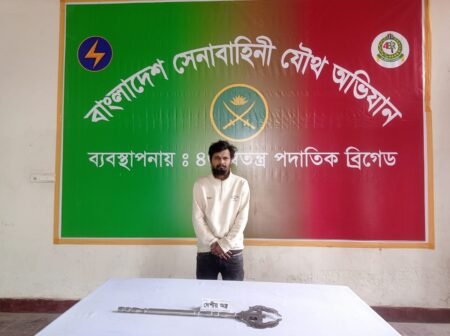সেনাবাহিনীর অভিযানে কুখ্যাত সন্ত্রাসী বেন কিউ হৃদয় গ্রেপ্তার