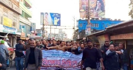 সন্ত্রাসী হামলায় আজিজুর রহমান মুসাব্বির নিহত হওয়ার ঘটনায় সাতক্ষীরায় স্বেচ্ছাসেবক দলের বিক্ষোভ