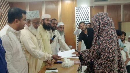 বাগেরহাট -০১ আসনের জাতীয় সংসদ সদস্যের অনুকূলে অসহায় ও দুস্থদের জন্য সরকারি বরাদ্দের ঈদ সামগ্রী বিতরণ