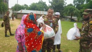 রাঙামাটিতে ভারী বৃষ্টিতে ক্ষতিগ্রস্ত পরিবারগুলোর পাশে সেনাবাহিনী, ত্রাণ বিতরণ