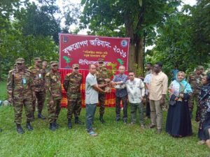 দীঘিনালায় সেনাবাহিনীর উদ্যোগে ২৬ হাজার গাছের চারা বিতরণ
