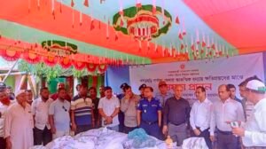 খাগড়াছড়ির দীঘিনালায় বন্যার্তদের মাঝে ত্রাণ বিতরণ