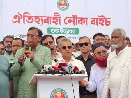 বুড়িগঙ্গায় ঐতিহাসিক নৌকা বাইচ: হৃদয়ে ঢাকা ২০২৬ উদযাপনে উৎসবের আমেজ নৌকার ছন্দে ফিরে এলো পুরান ঢাকার ঐতিহ্য, দর্শনার্থীদের ভিড়ে জমজমাট আয়োজন