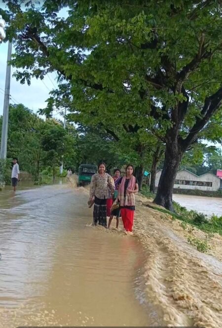 পানি বাড়ছে, বাড়ছে দুর্ভোগ—দীঘিনালায় ৫০০ পরিবার পানিবন্দি”