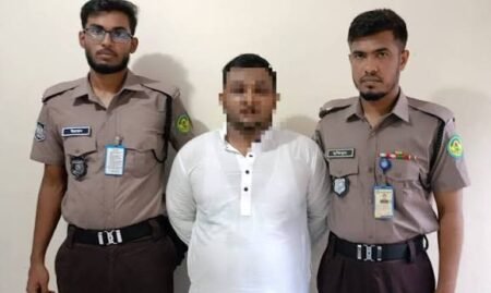 চকবাজারে পুলিশের অভিযানে ৫ মামলার পরোয়ানাভুক্ত আসামি গ্রেপ্তার