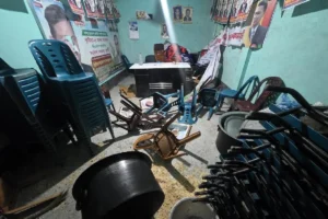 কুষ্টিয়ায় বিএনপি অফিসে হামলার অভিযোগ, পাল্টা আ.লীগ নেতার বাড়িতে আগুন