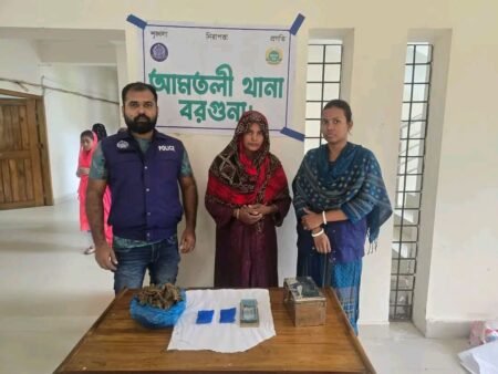 আমতলীতে পুলিশের অভিযানে ইয়াবা-গাঁজা উদ্ধার, গ্রেপ্তার নারী ও ১৬ বছরের কিশোর