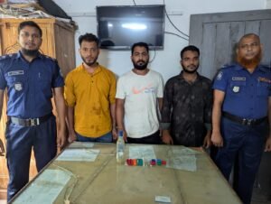 মাদকের বিরুদ্ধে অভিযান, দীঘিনালায় ইয়াবা সেবনের সরঞ্জামসহ আটক ৩