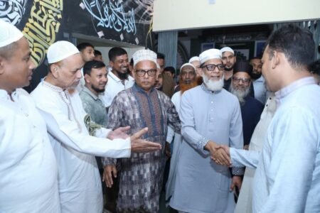 গোড়ানের হাজী মসজিদে জুমার নামাজ আদায় করলেন ঢাকা-৯ আসনের সংসদ সদস্য হাবিবুর রশিদ হাবিব